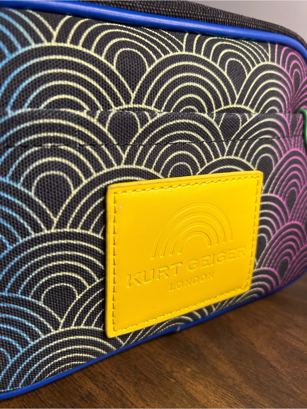 Kurt Geiger NWOT Southbank Multicolor Scallop Wave Canvas Camera Crossbody Bag - Picture 13 of 15